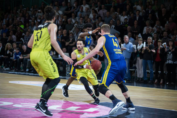 超越比分的 超越比分的